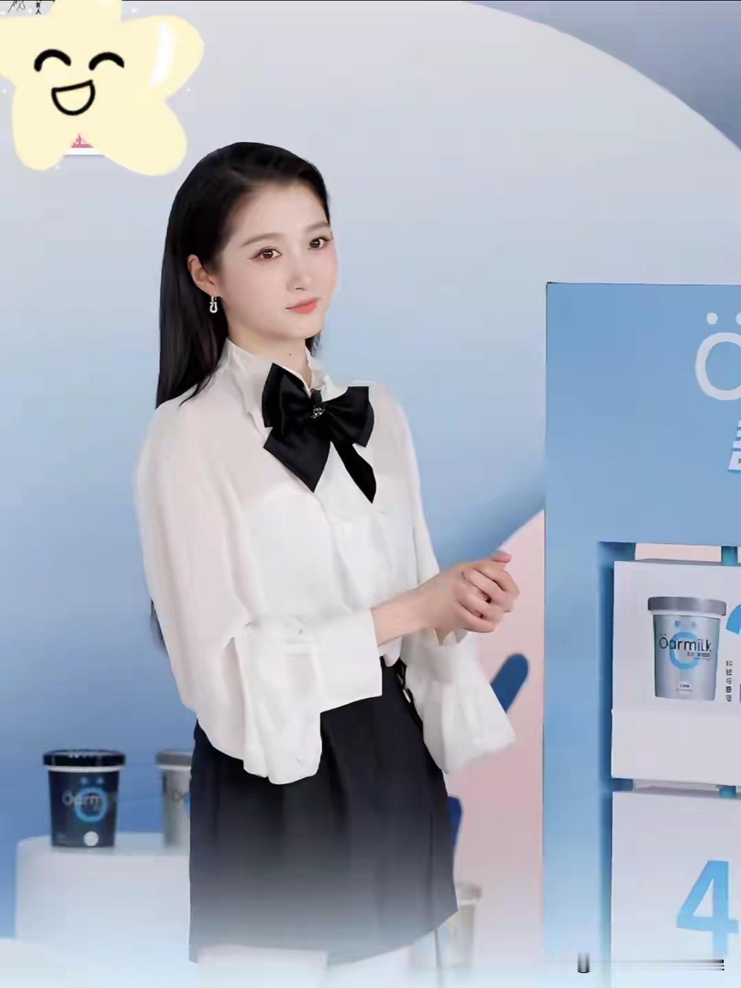 关晓彤现身品牌直播间，黑白造型又美又飒，大长腿太吸睛了！