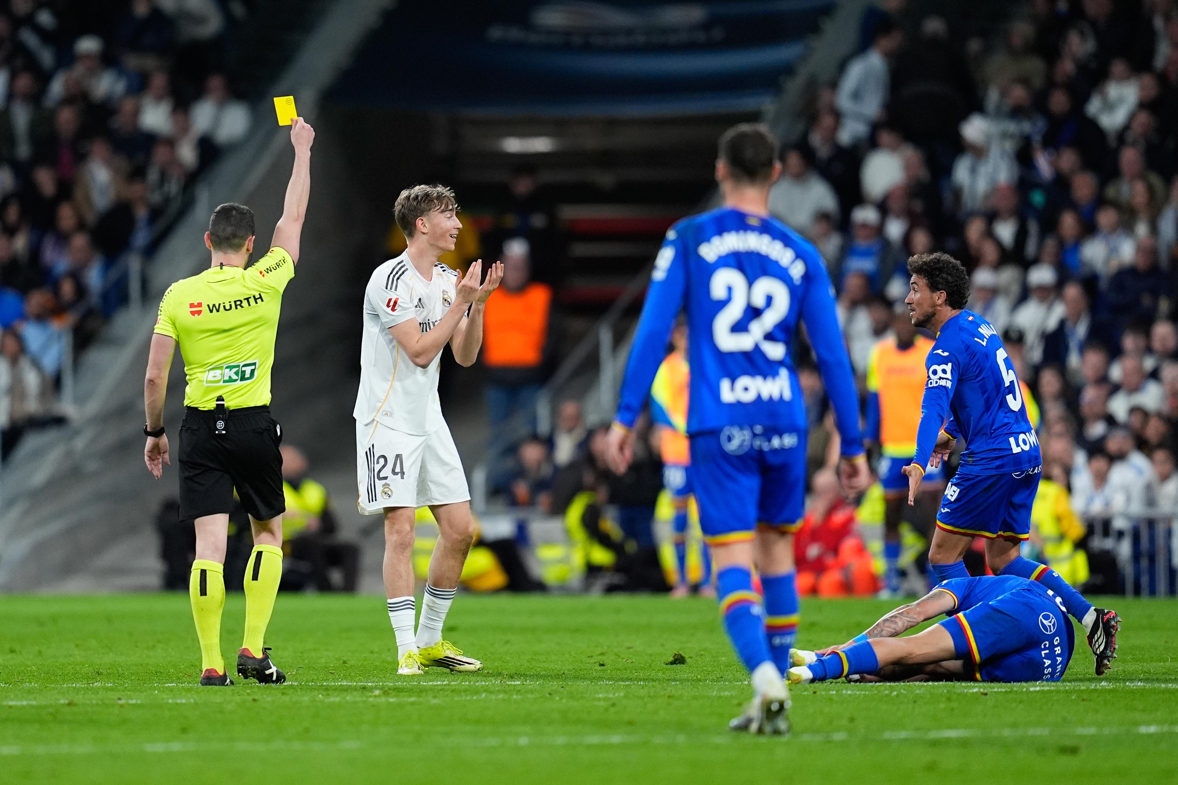 赫伊森vs赫塔菲全场数据: 抢断1解围2, 犯规2, 过人1