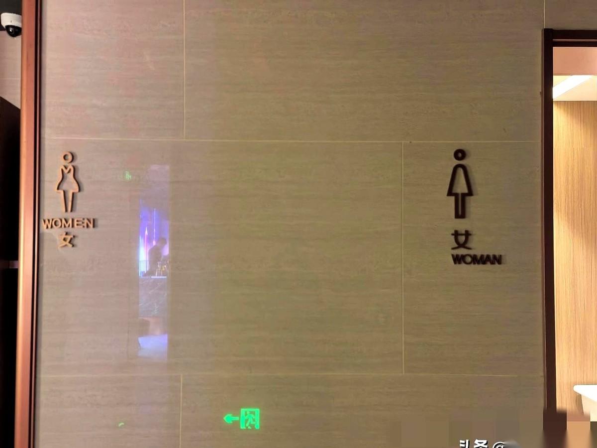 有些设计，真的会让你在崩溃的边缘，深刻地思考一下人生。就比如，你在上海南京路，