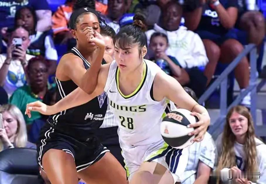 李月汝在达拉斯飞翼表现神勇，WNBA垫底的球队如今已连胜两场。但是大家别担心，女