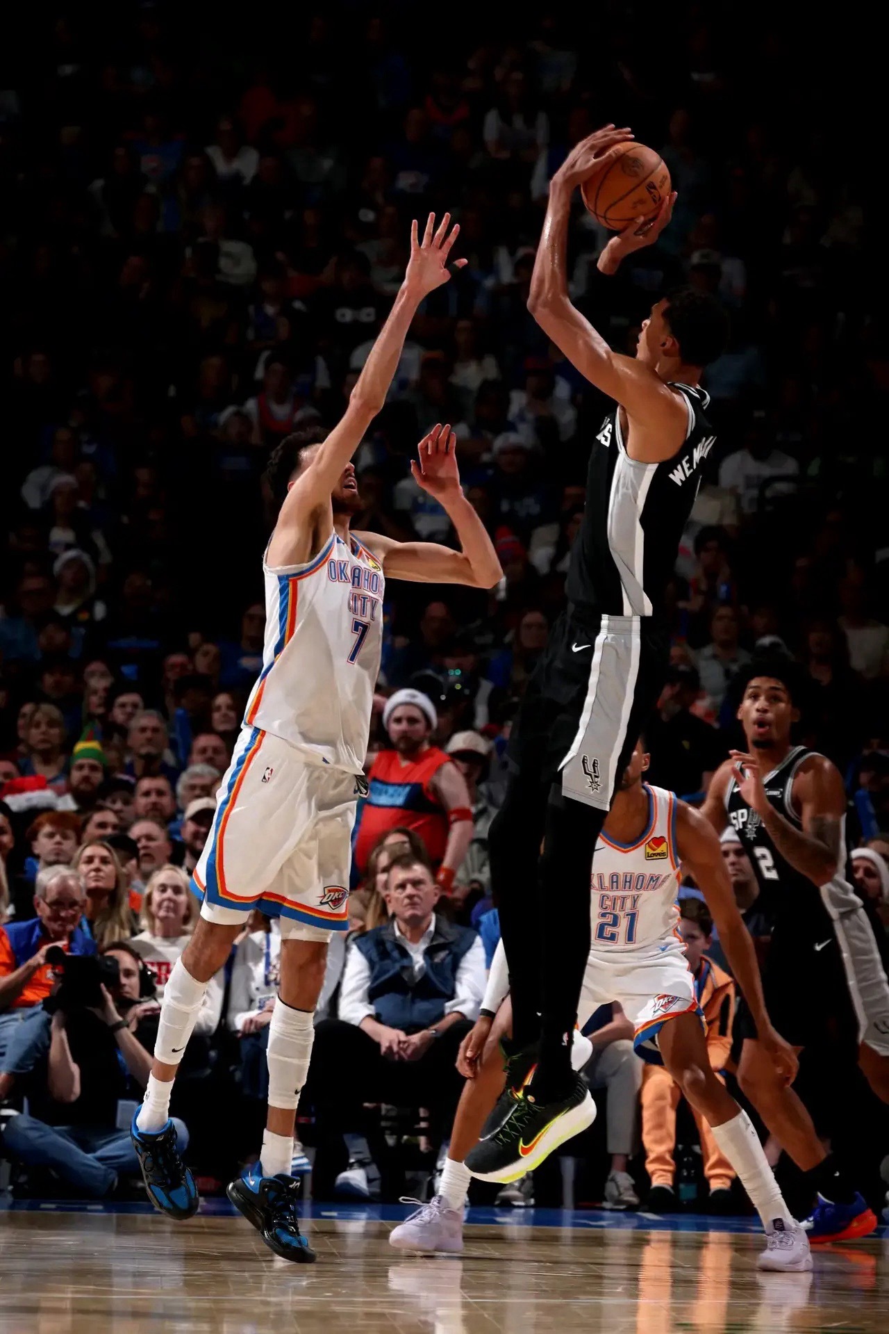 预测联盟未来的三大阵容第一阵容:亚历山大，马克西，弗拉格，杰伦约翰逊，文班亚马第