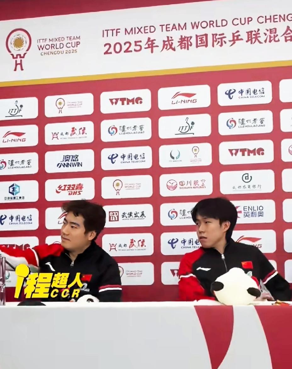 上一届成都混团甜甜和大头抢座位，这次混团两人又抢吉祥物，这哥俩只要到一块就出