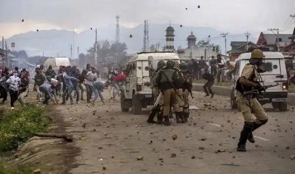 中方外交部发出严厉声明，要对袭击瓜达尔港的恐怖主义进行打击。 近期我们援助巴