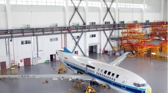 南航退役的波音737-700曾在贵阳机场拆解，本以为是拆废铁，结果发动机舱里直接