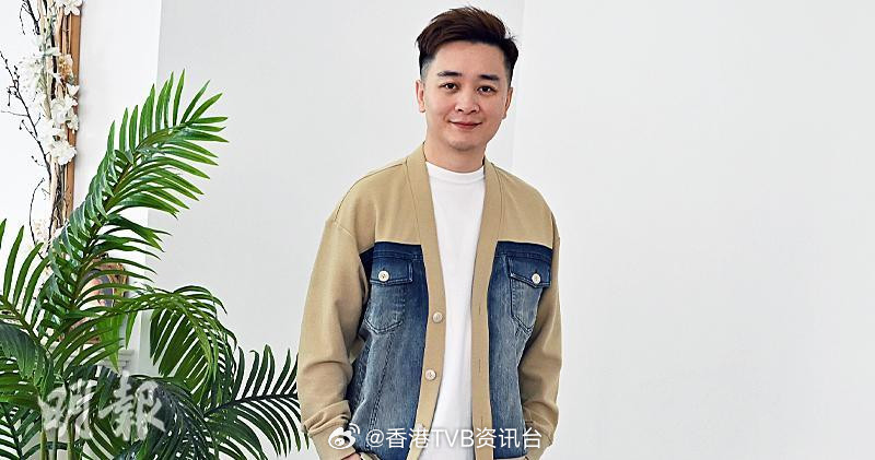 明报：谭辉智不靠父荫凭自己走出演艺路以作品交代人生《中年好声音2》亚军谭辉智