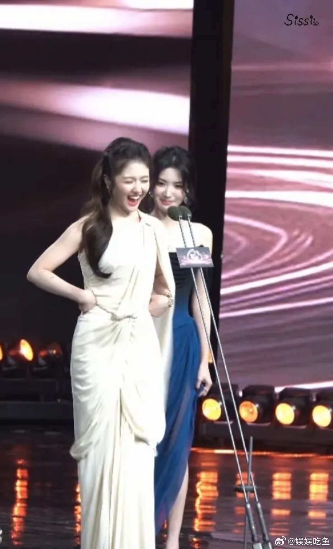 卢昱晓微笑想:我已减肥成功哈哈！