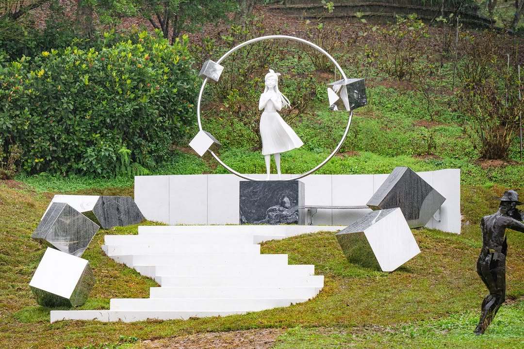 【艺术总监回应大S雕像不像大S】艺术总监回应大S雕像不写实争议2月2日是大S徐