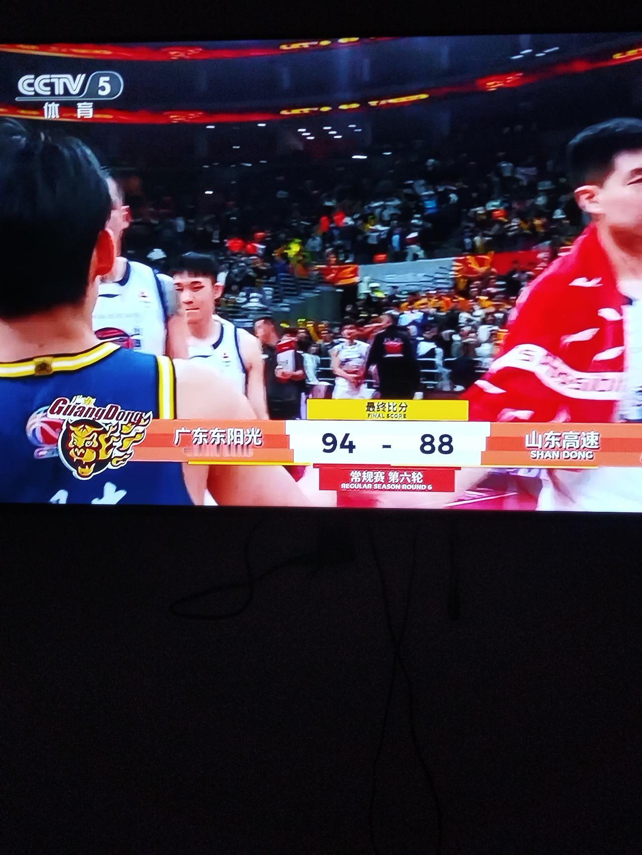 山东输球输在高诗岩的身上。高铁，高铁，名不虚传。三分球6投0中，太伤士气