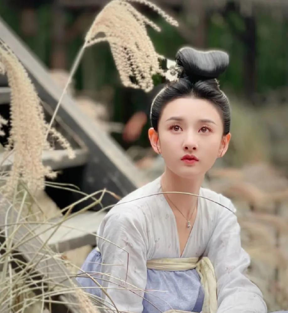 重温《无忧渡》，看到祖儿这张图，真的被戳中了！这妆造哪里不好？我觉得超美啊！这
