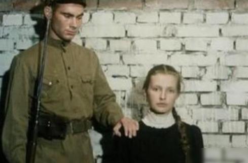 1918年，列宁遭遇刺杀，女刺客卡普兰对着他连开了三枪，很快杀手便被抓捕，而她的