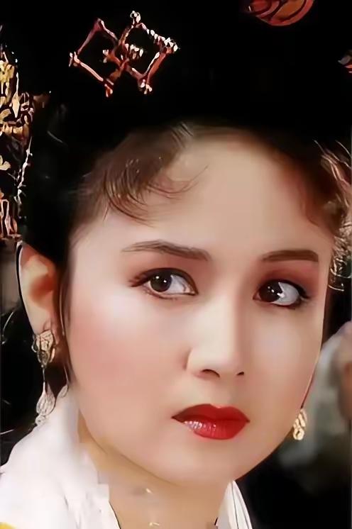 1983年，杨洁导演打量了魏慧丽一眼，毫不客气地说：“又矮又丑，演不了大小姐。”