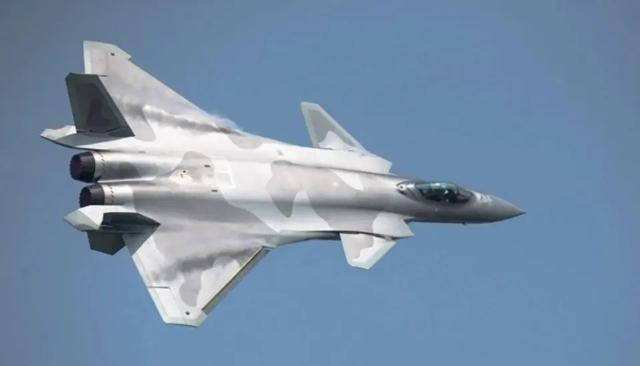 美国最近给咱们的歼-20算了笔账，结果让不少人惊掉了下巴，他们觉得用不着等咱们的