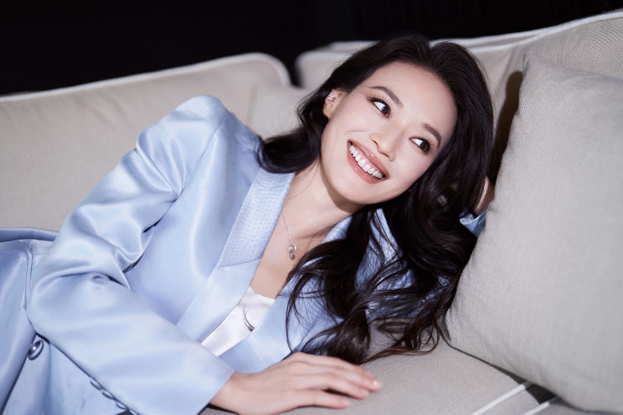 舒淇｜活动造型舒淇身穿西装搭配半裙。姐松弛感拉满！舒淇西装配半裙也好美