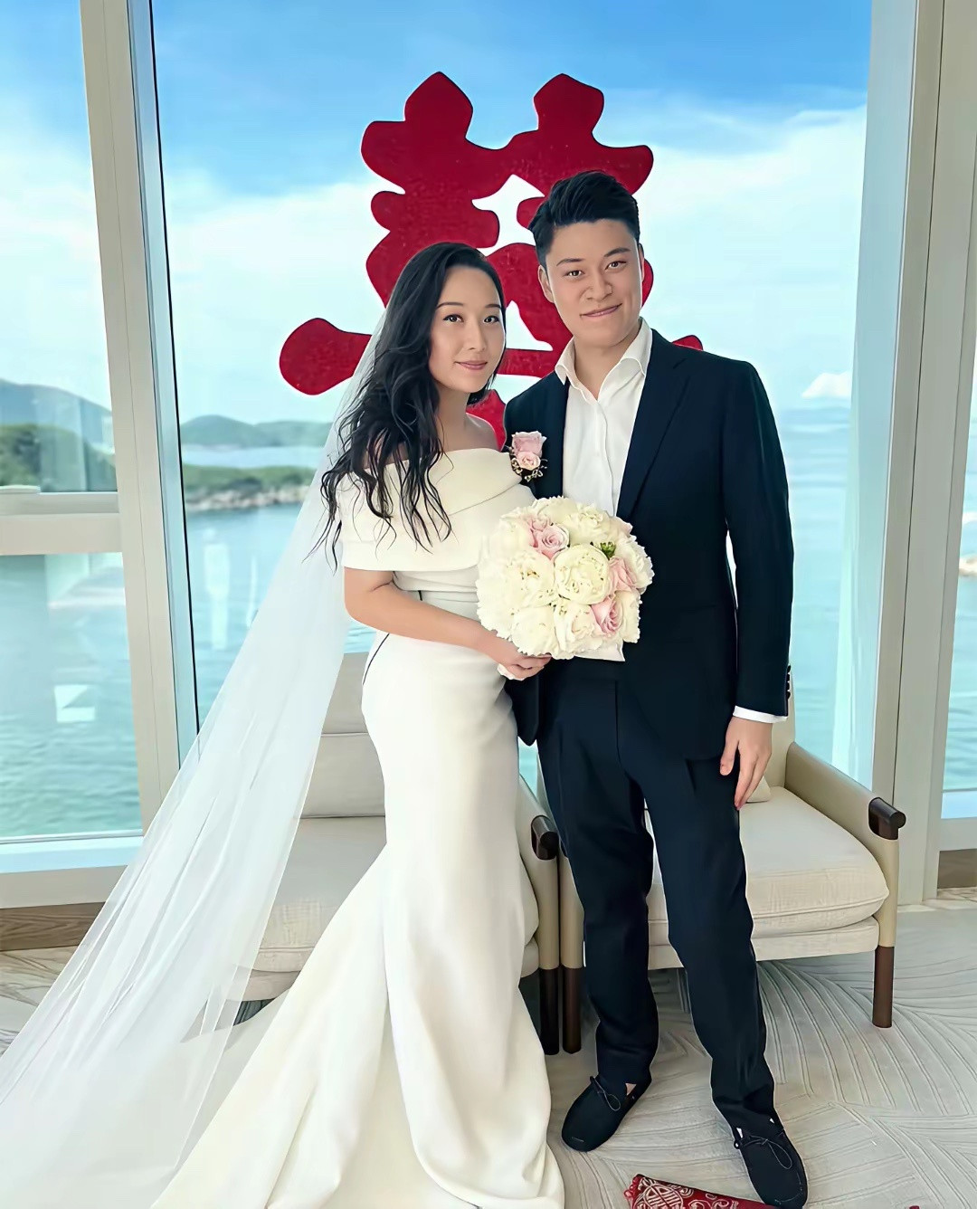 梁家辉的女婿哦，笑的这么开心，这个嘴巴是不是PS的，真的有这么大的嘴巴吗​​​