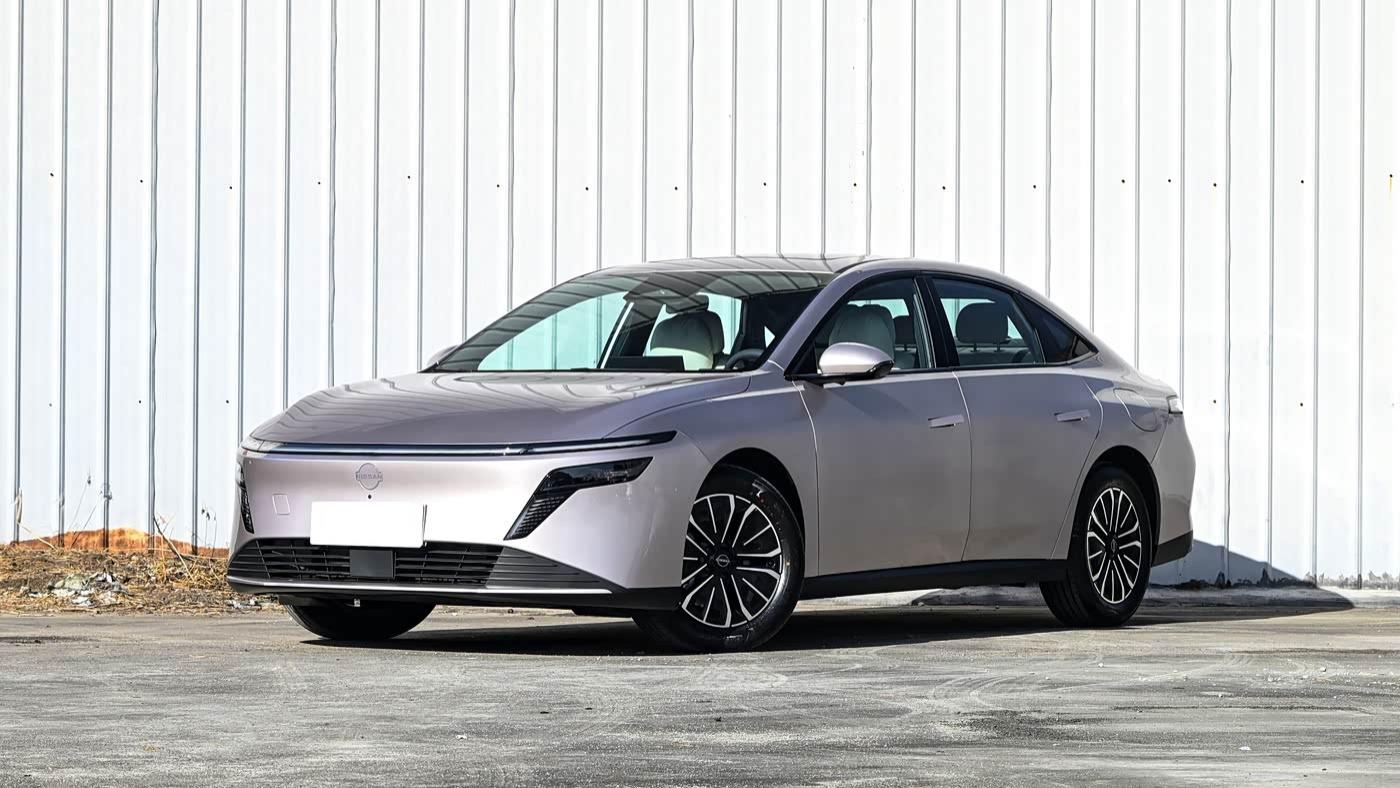 日产N6插混轿车油电同价不足10万，低油耗大空间家用首选