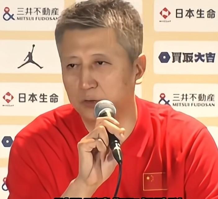 陈盈骏是最优秀的，也是本场表现最好的。可以看出，如果他不是CBA的球员，如果不是