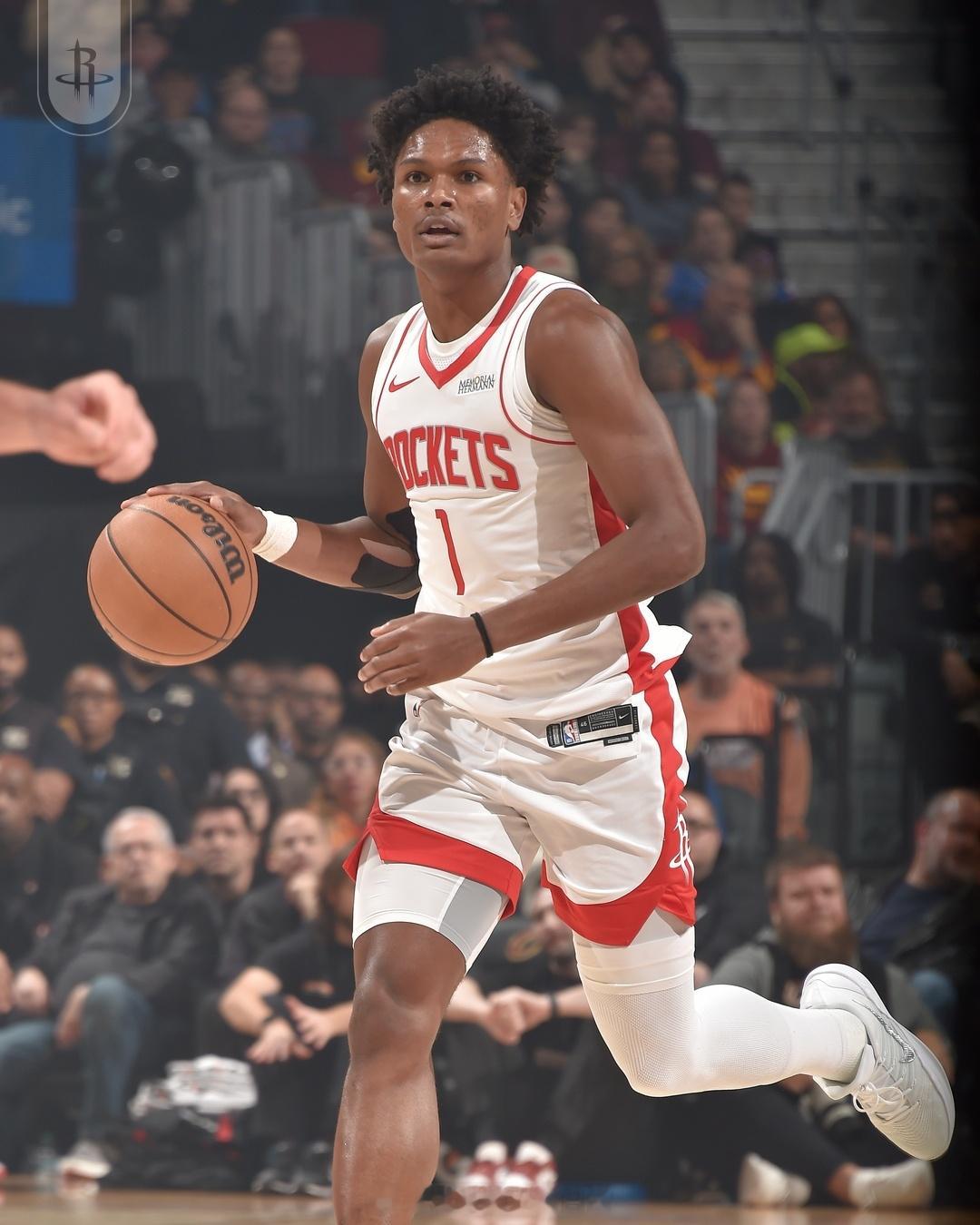 太阳主教练奥特谈阿门：“阿门表现很出色。他能够随心所欲地突破到内线，他的速度在联