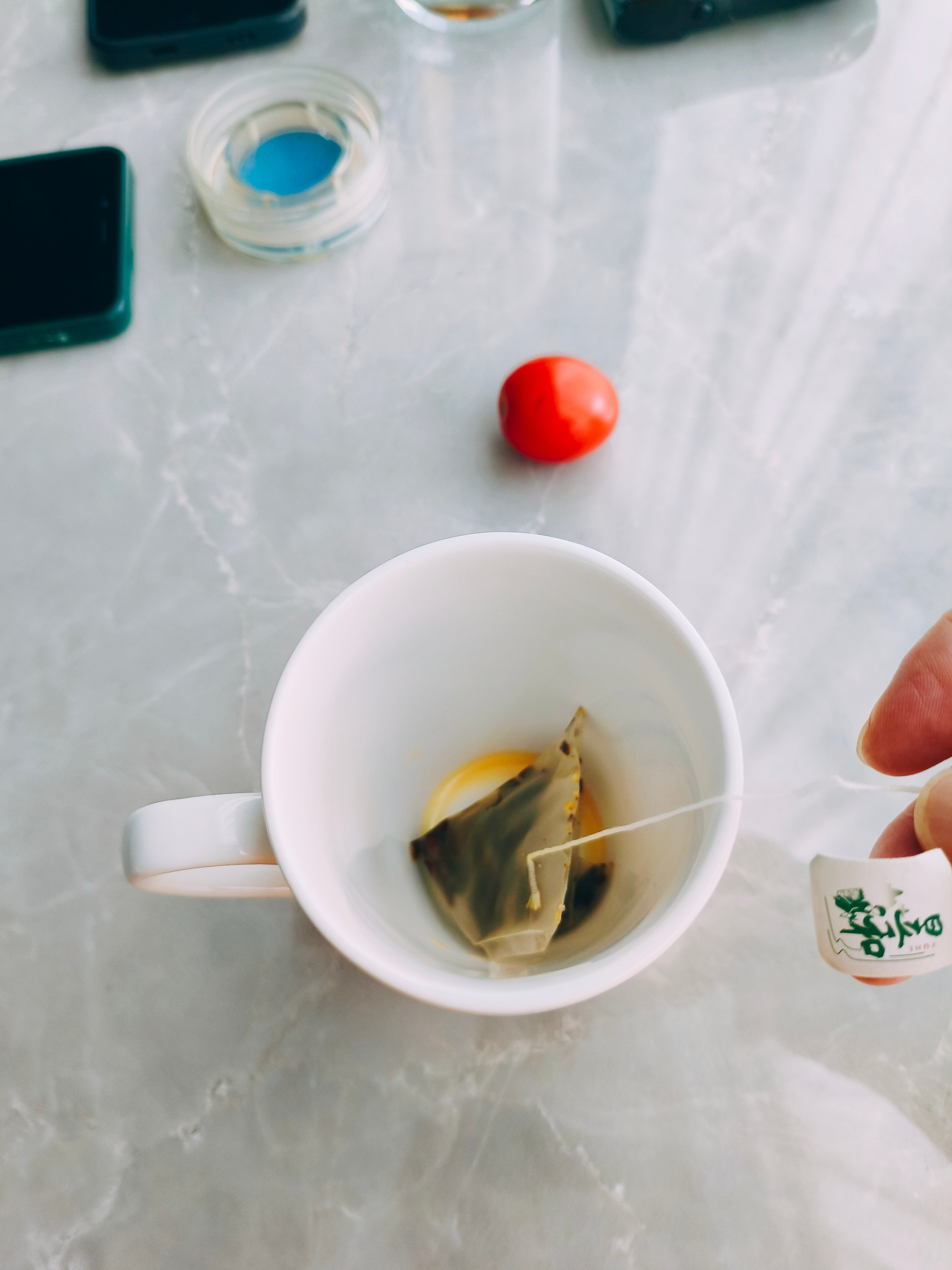 大名顶顶的普洱茶。这是快餐式普洱茶。想着都是乌龙茶，冲泡方式和铁观音差不多。还是百度了一下，果真是。