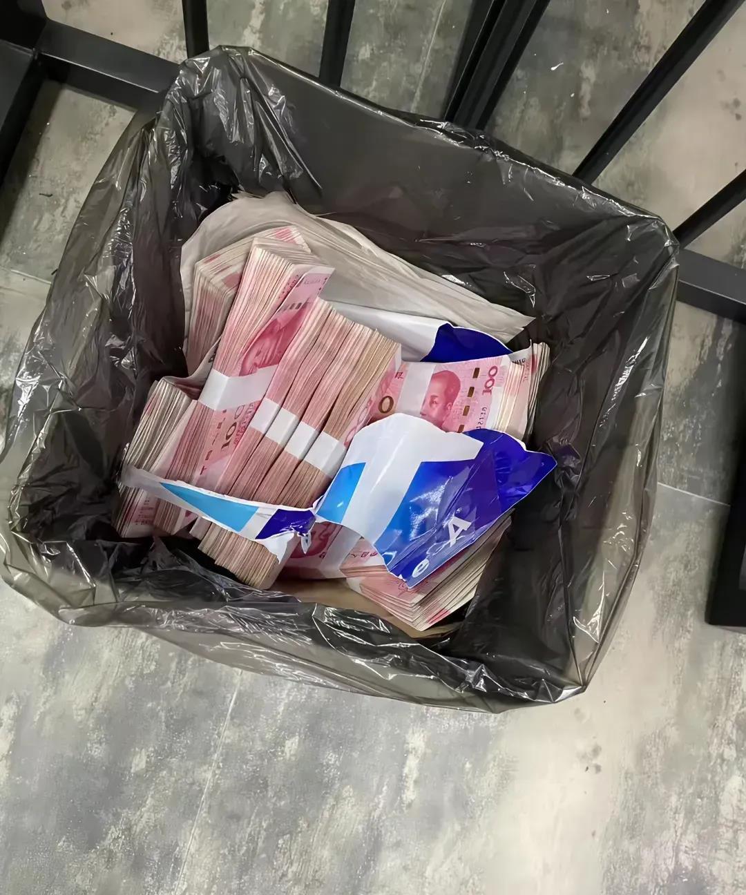 网友:兄弟姐妹们！急！碰到这种情况捡还是不捡？捡了会怎样？