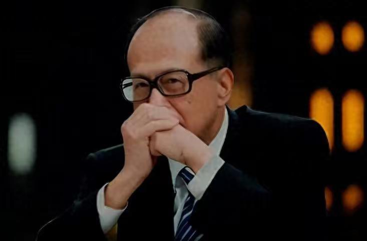 李嘉诚又出手了98岁的“李超人”又双叒叕出手了，不过这次终于不是卖资产，而是豪掷