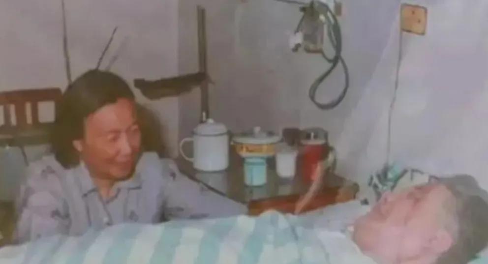 1986年，失踪28年的邓稼先回到家，妻子却怒吼：“我就说28年可以不回家，原来