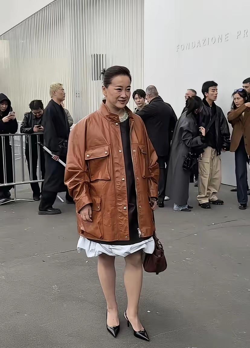 贾玲瘦了，但观众好像不买账？有人说她丢掉了“福气”，幽默感也跟着体重一起掉了。