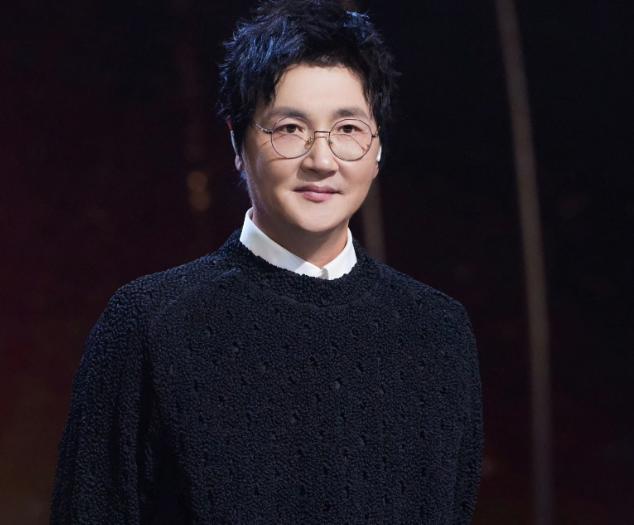王传君问57岁的孙楠:“你爱吃肉吗？”孙楠说:“我一点肉都不吃。”王传君目瞪口呆