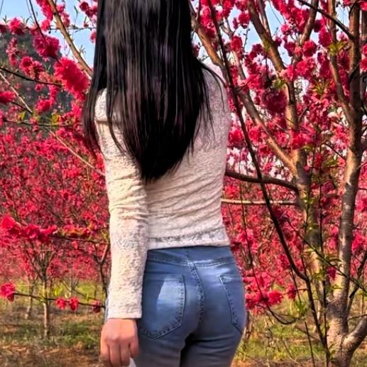 吴女士，三年前步入更年期，浑身难受得实在扛不住，便辞去工作回家调养。她当