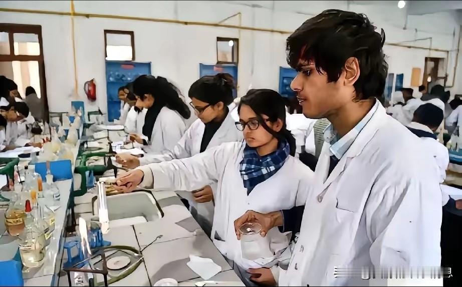印度留学生的医学梦想与东方大国医学生的现实碰撞！提到印度留学生，