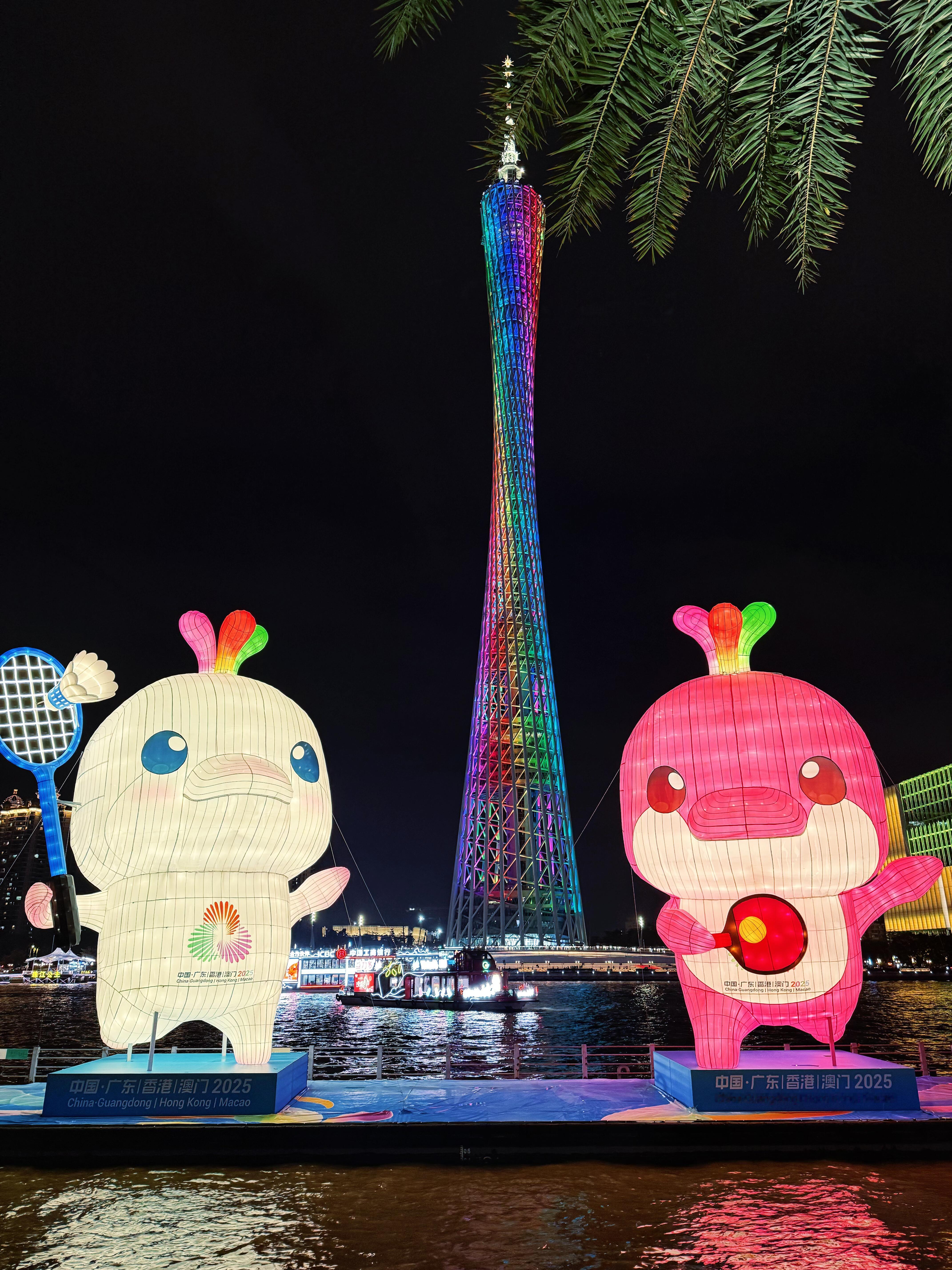 花城广场的夜景也太梦幻了吧花城广场夜景在全国算哪个梯度？和上海外滩、重庆洪崖洞比