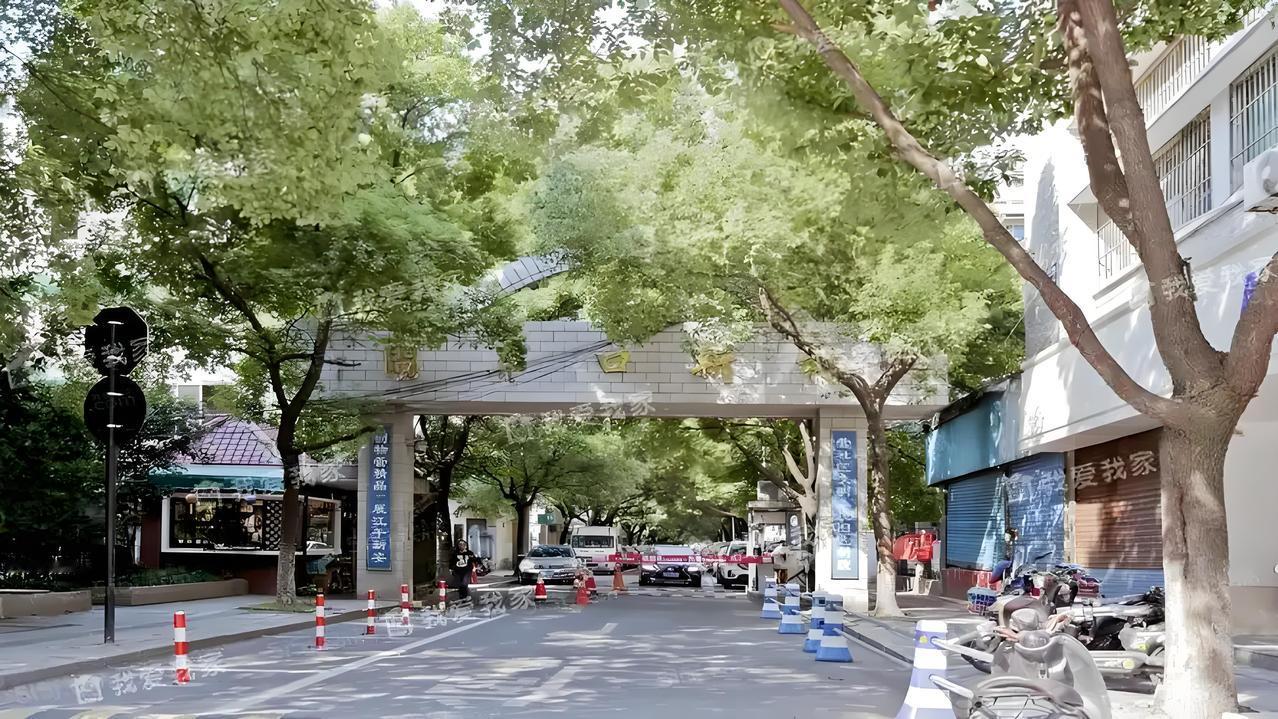 有人问杭州闸弄口小区是拆还是改？情况有些特殊。闸弄口片区的未来是“改造为主，