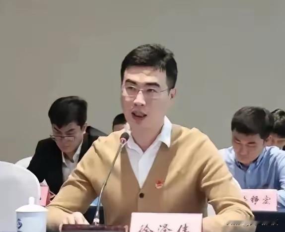 徐泽伟4月25日已被意大利秘密移交美方，押往休斯顿。这件事看着让人心里难受，