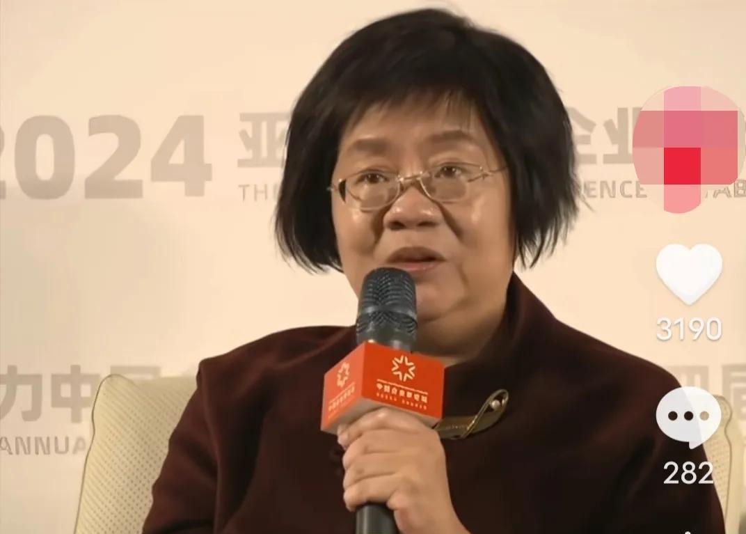 俞渝说:“我很早就放弃了平衡家庭和工作，我忍辱负重了几十年，成果是烟消云散!我赞