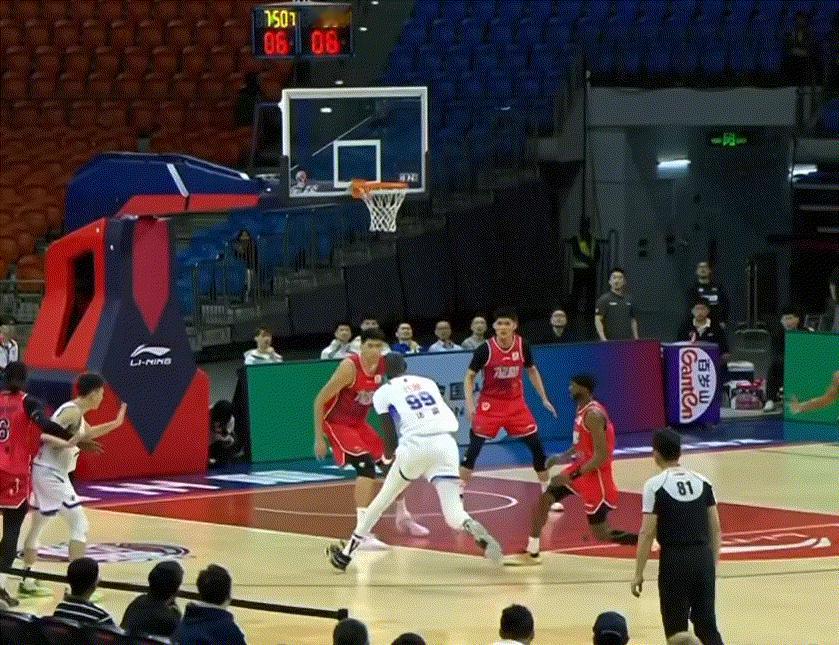 徐昕这一攻一防牛啊，对位法尔也不落下风，高塔对决好看！