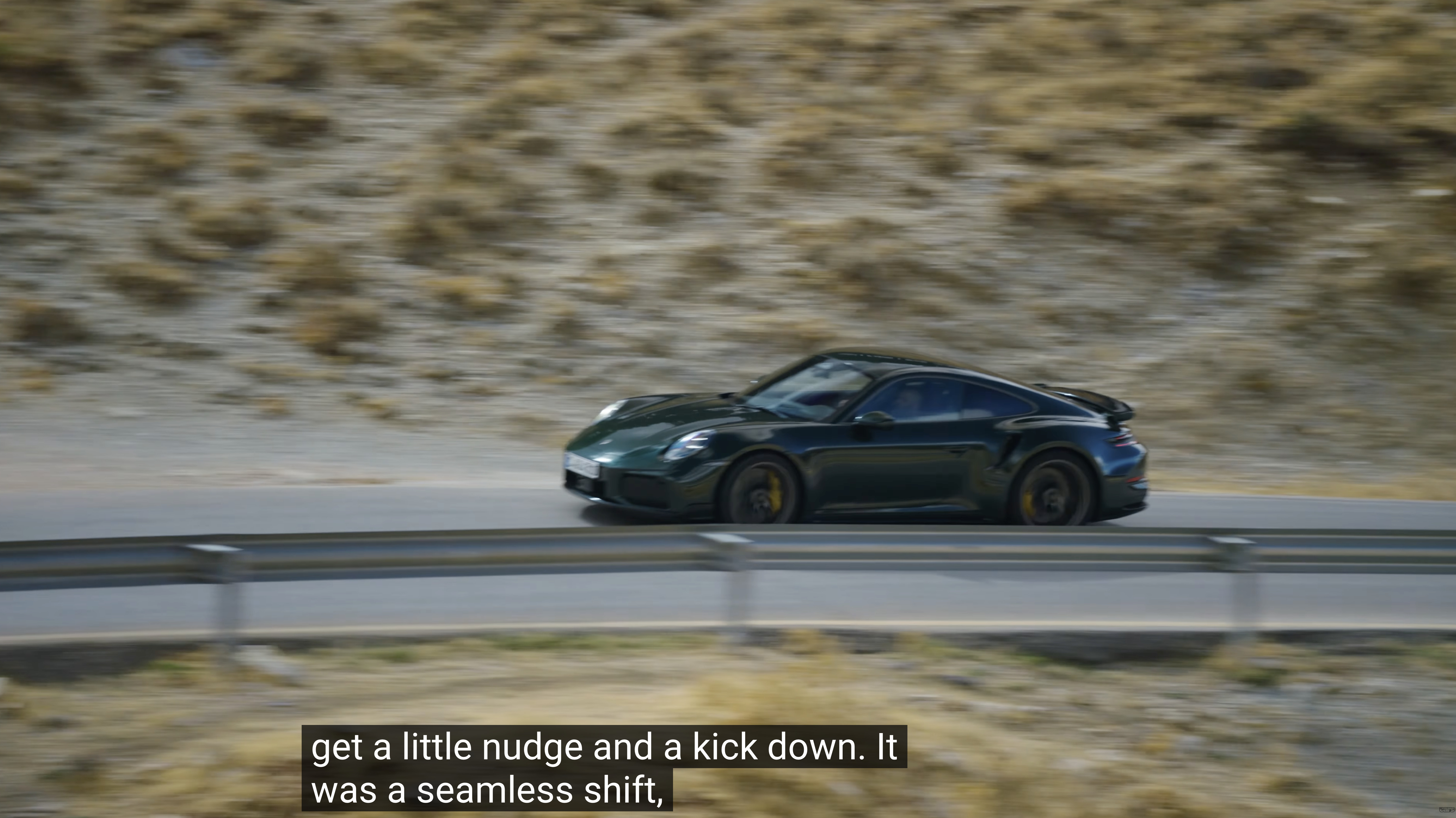 猴子哥在评价全新911TurboS992.2在公路上的驾驶体验时，说到