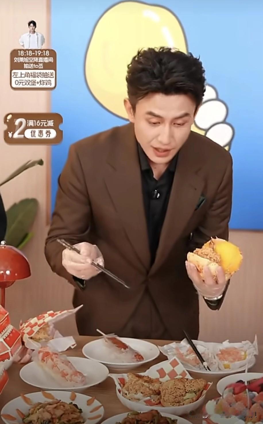 长剧⭕的顶流，和短剧⭕的顶流，真应该中和一下性格。一个太像AI，毫无生机和活