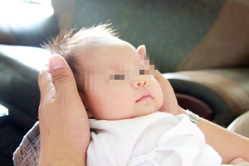 2个月宝宝泪汪汪, 婆婆夸宝宝聪明, 送医后医生说: 再晚可能会失明