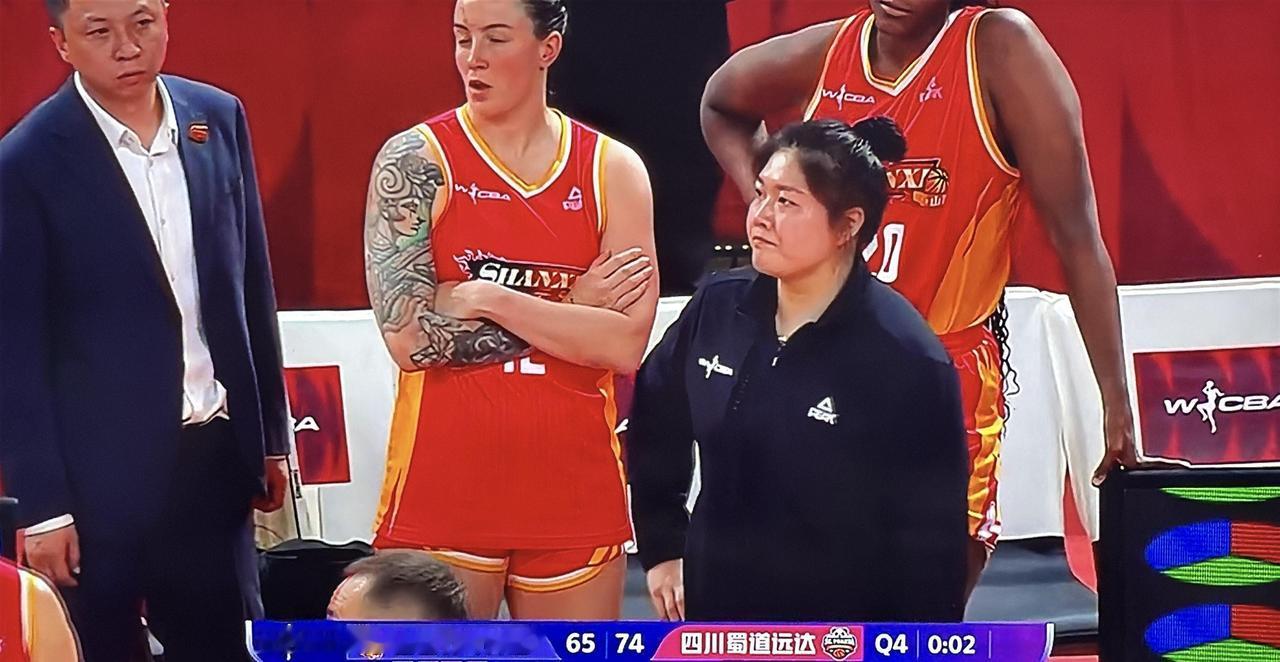 前三节比赛里，山西队的双外援布朗和奥斯汀在攻防两端都没能打出预期表现，篮板球和进