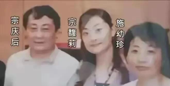 凤凰网报大料：宗庆后不止有小三还有小四小四聪明一些，生了孩子就直奔美国定居，很
