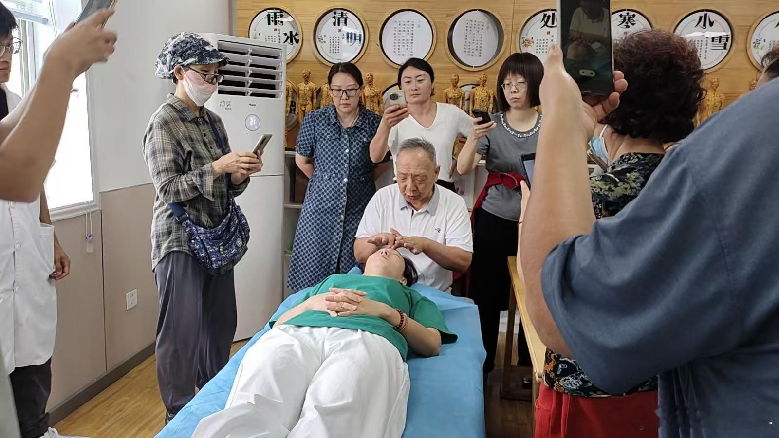 痛经药膳凡行经前后或经期小腹部疼痛为主症者，称之为痛经。西医学把痛经分为原发性痛