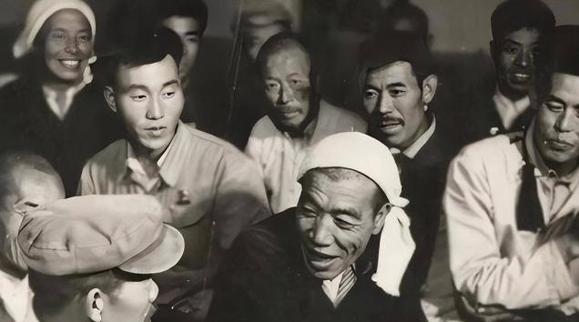 1986年，马烽来八宝山参加陈永贵告别仪式：现场很冷清，只有华国锋来送别。那