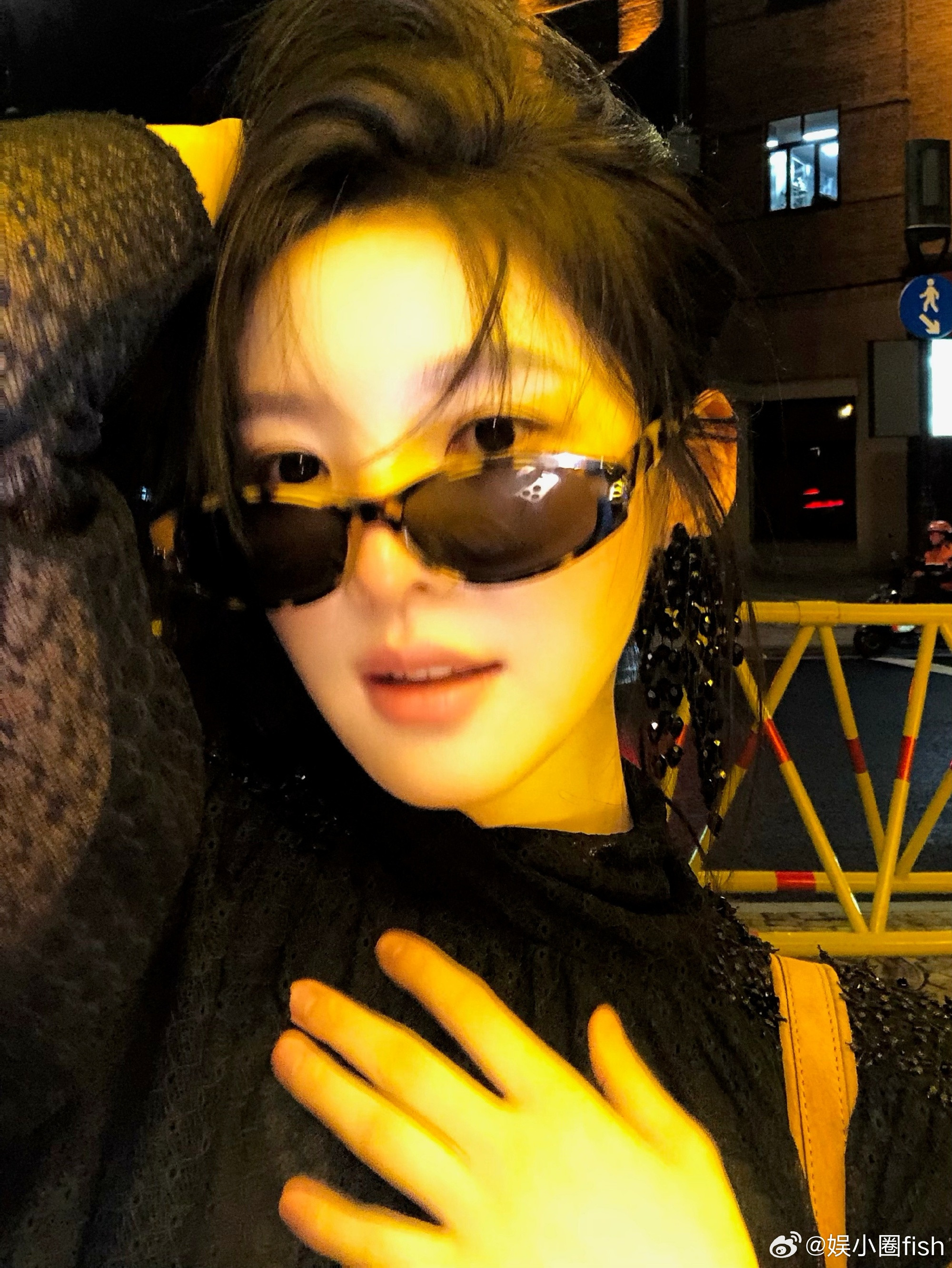 章若楠启程巴黎时装周太飒了！​​​