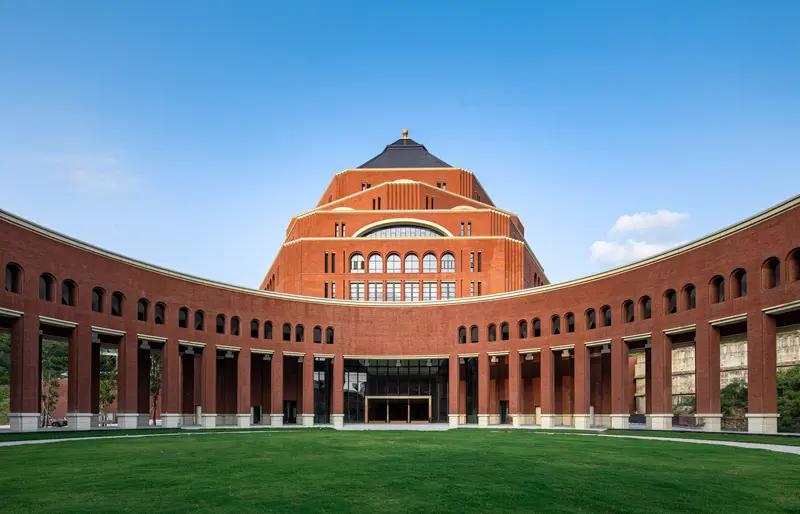 复丹大学团队研究出全光速生成AI芯片，这消息简直太炸裂了！以往的芯片在处理速度等