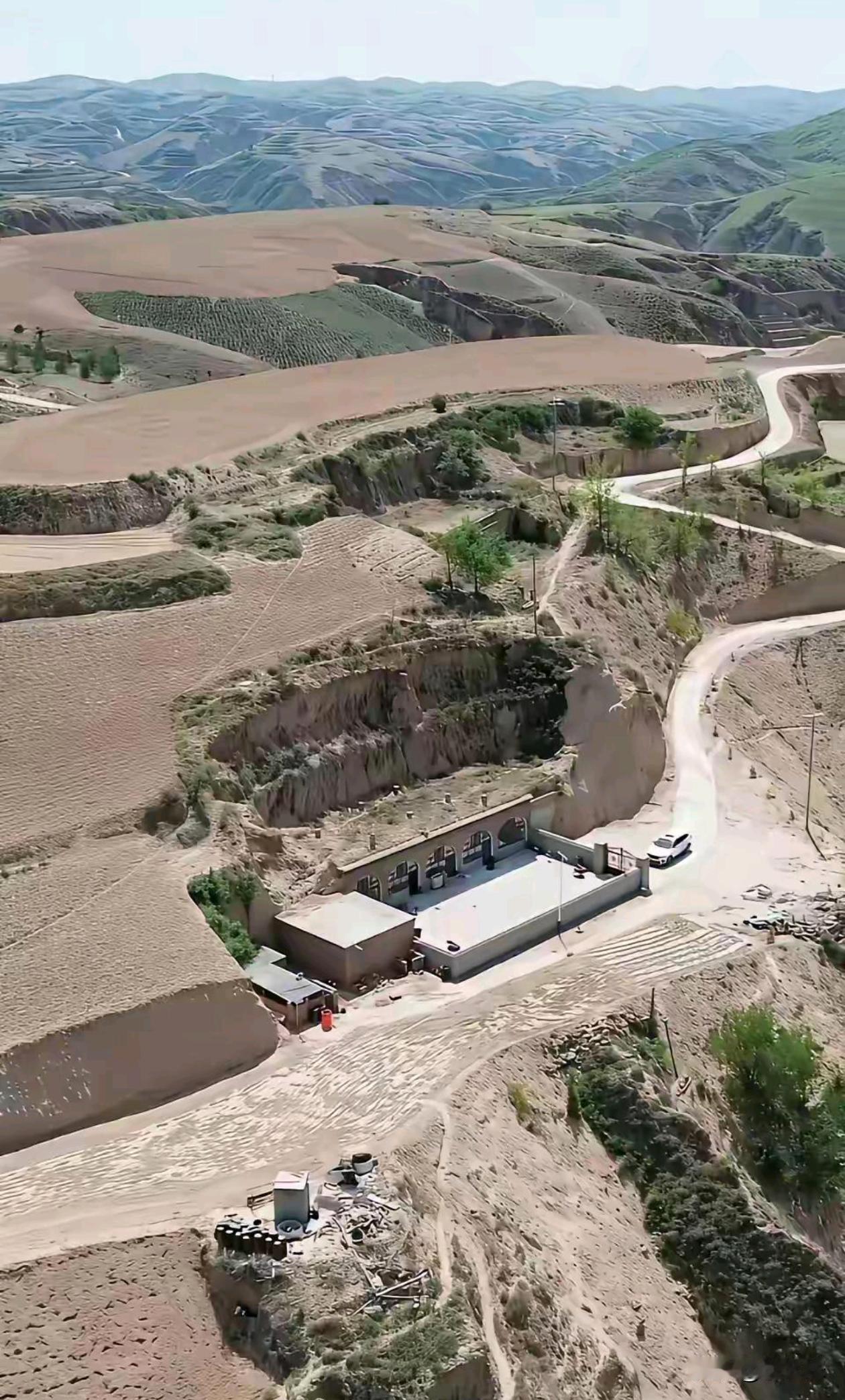 很好奇住在这里，这户人家吃水从哪里来?