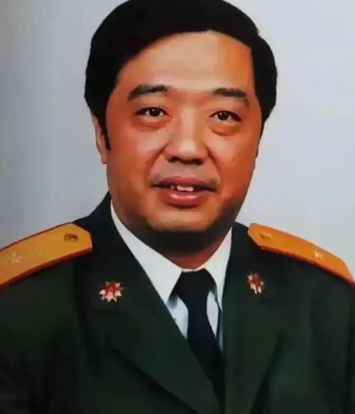 1963年贺龙独子没考上清华，找到父亲帮忙，谁知道贺龙居然大摇大摆开进了学校，而