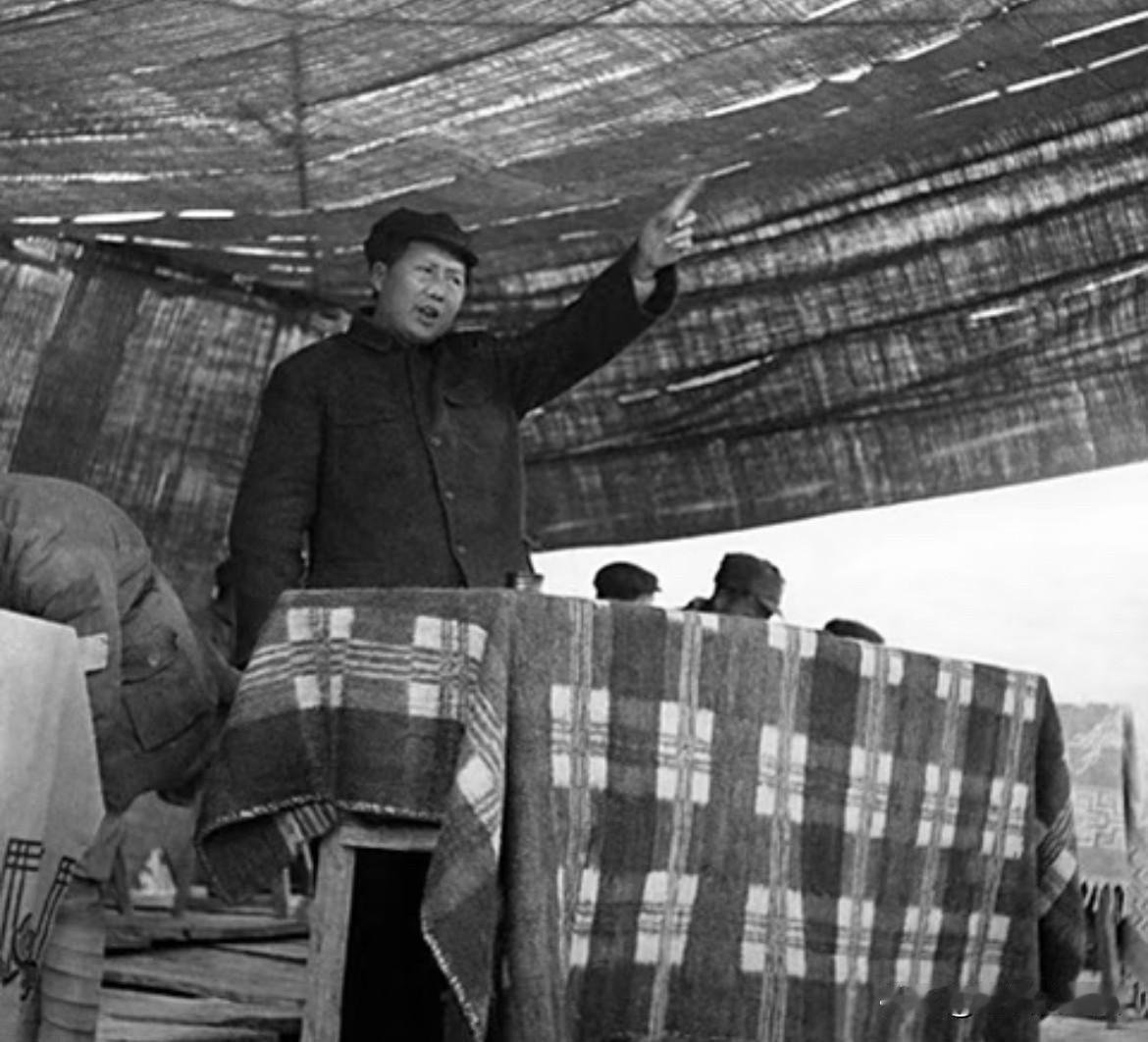 为啥权力一放就乱，绕来绕去，核心就四个字，“群众路线”！不把权真正给到群众手