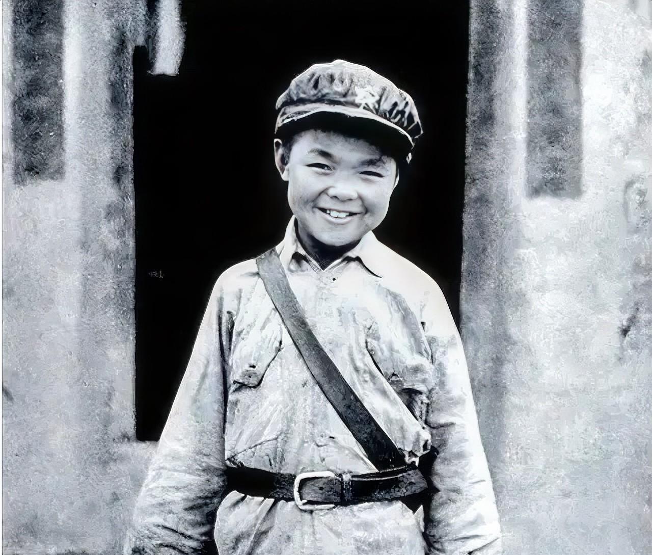 长征路上的最小红军向轩，7岁参军，9岁走长征，1955年时被授予了什么军衔？1
