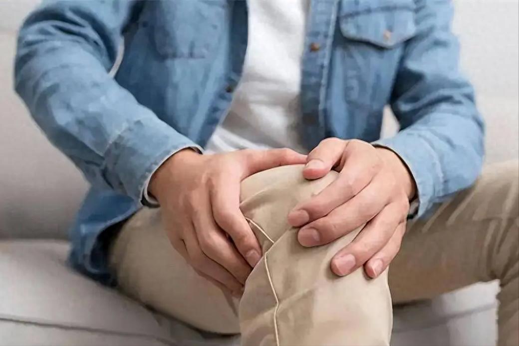 糖尿病不能喝酒？医生忠告：有这2种疾病的人，最好一口酒都别喝酒在餐桌上从来不