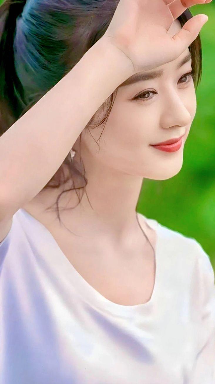 她真的长的很纯真，但是给人一种内核很坚韧真的很稳，很坚韧的女生！