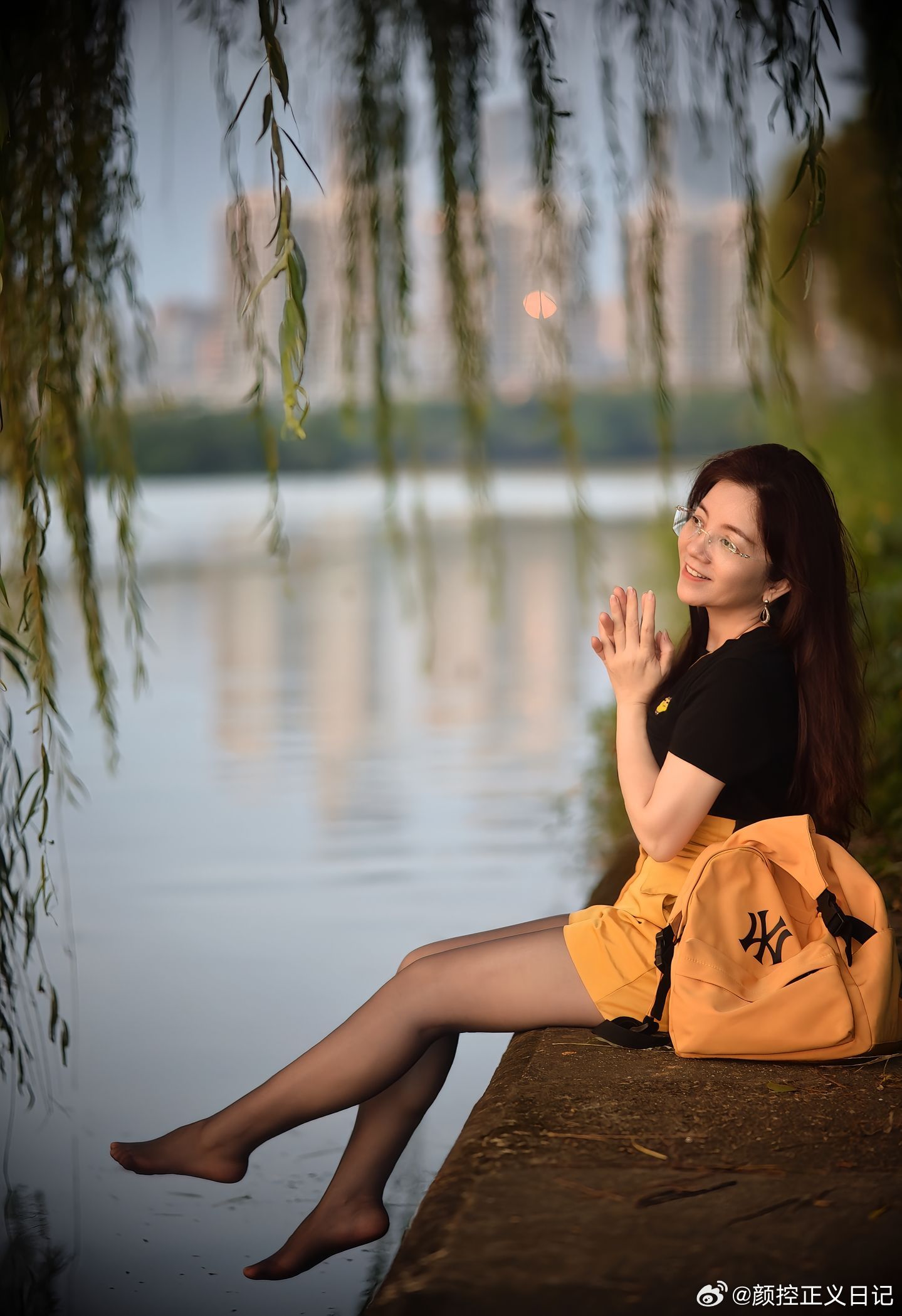 轻熟女神范儿行走的风景美女绘梦长廊